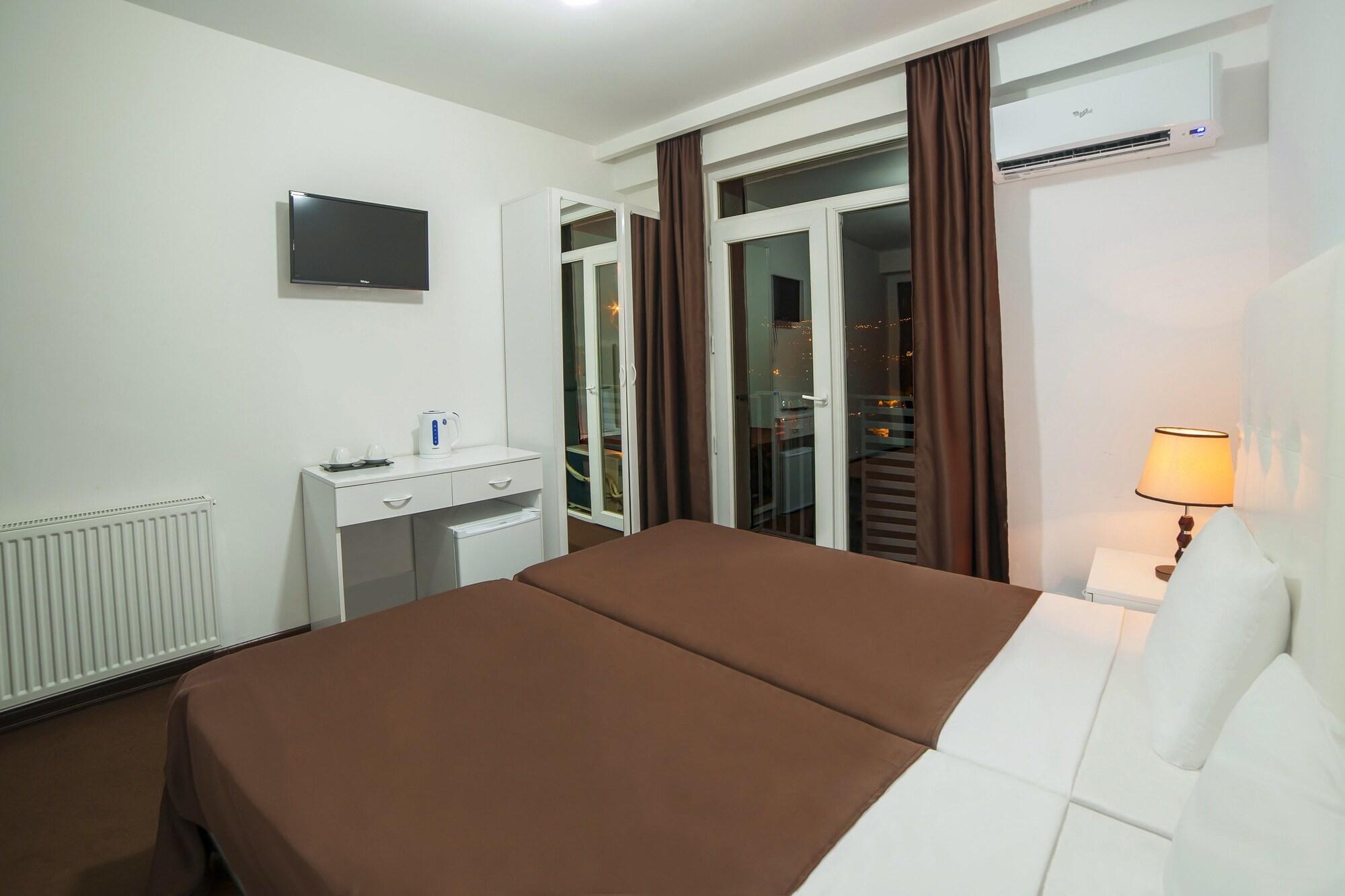 Hotel Grand Palace Tbilisi Exteriör bild