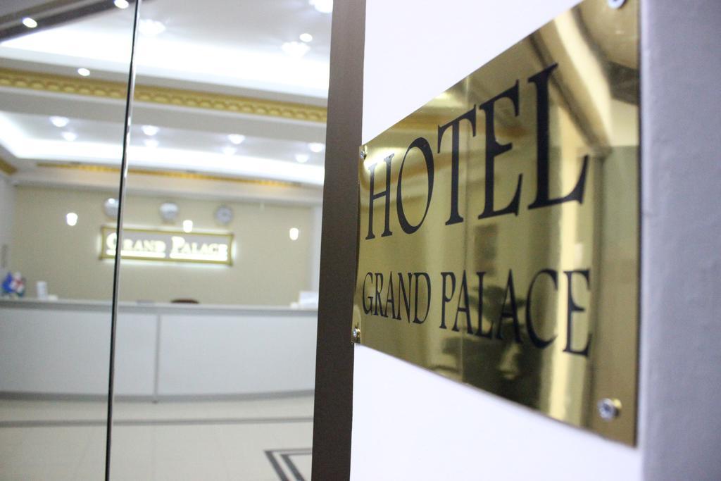 Hotel Grand Palace Tbilisi Exteriör bild